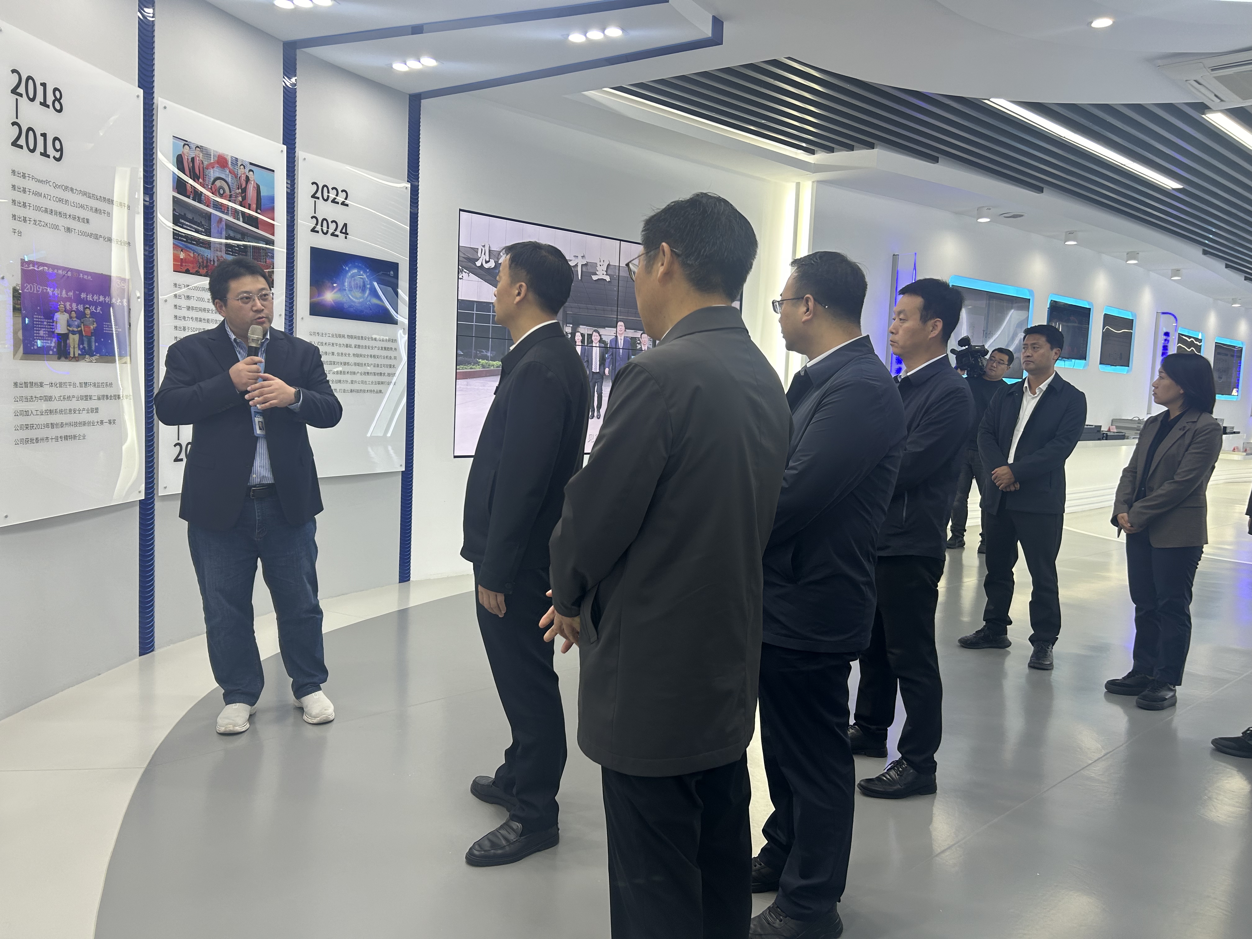 企業(yè)動態(tài)|陜西省長武縣黨政代表團(tuán)蒞臨云涌科技參觀調(diào)研